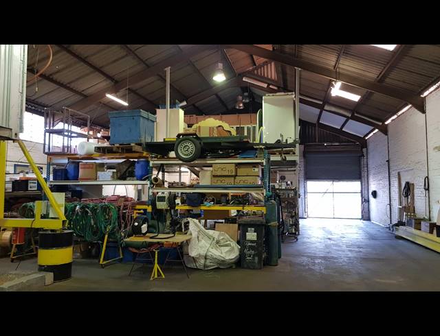 442M² FACTORY FOR SALE IN BELLVILLE CENTRAL